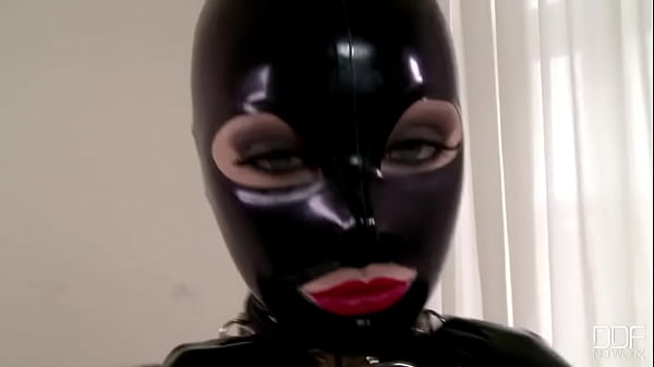 Latex Lady of Mystery!