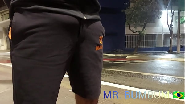 PAPAI URSO NO PONTO DE ÔNIBUS DE PAU DURO LEVA A PUTINHA PRA CASA E DA UM CHA DE PIROCA PRA VADIA ( COMPLETO NO RED)
