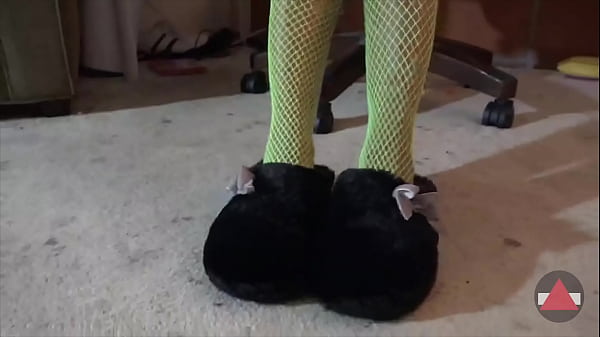 Worship my green fishnets feet