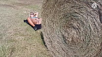 Hot and voyeur!! this stranger gives pleasure and surprises in an unlikely public place