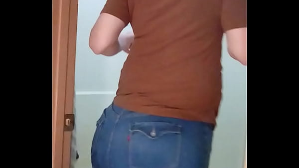 Jassica Ludwig has got big wide ass thick butt Pawg curvy booty pregnant