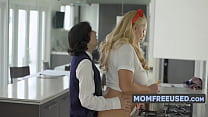 Boning Thick MILF Stepmom While Stepdad Fucks Her Mouth