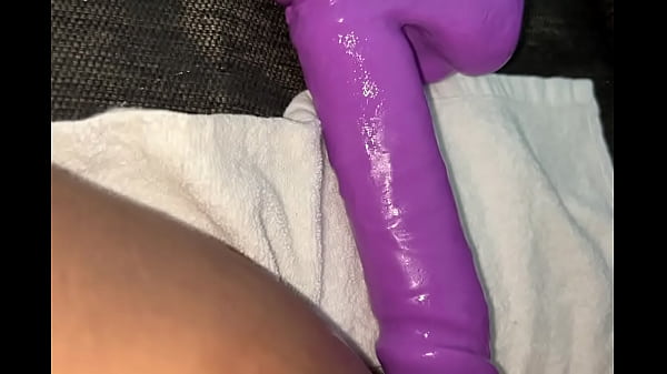 Pounding pussy quietly so neighbours don’t hear me