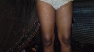 ශාශි කෙල්ල නානවා