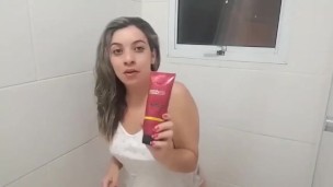 LOIRA GOSTOSA NO CHUVEIRO