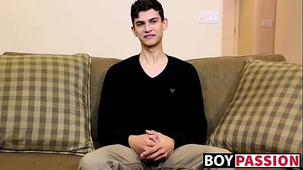 Twink is impossible to stop from jerking off after interview