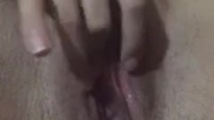 Abri toda minha bucetinha estava toda molhada