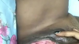 තනියම ෆන් එකක් ගත්තා – Sri Lankan Girl Mastrabation