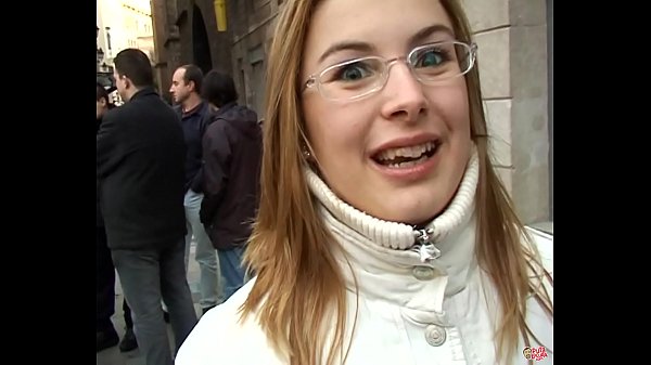 Esta hermosa chica se enfrenta a su primer bukkake Sandy Potter